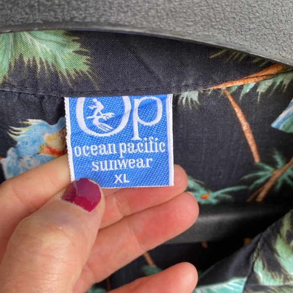 Vintage men’s Hawaiian shirt - Picture 2 of 5